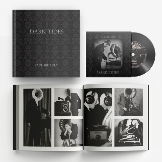 Édition spéciale limitée « Dark Tides » : livre relié signé + CD style vinyle + téléchargement numérique
